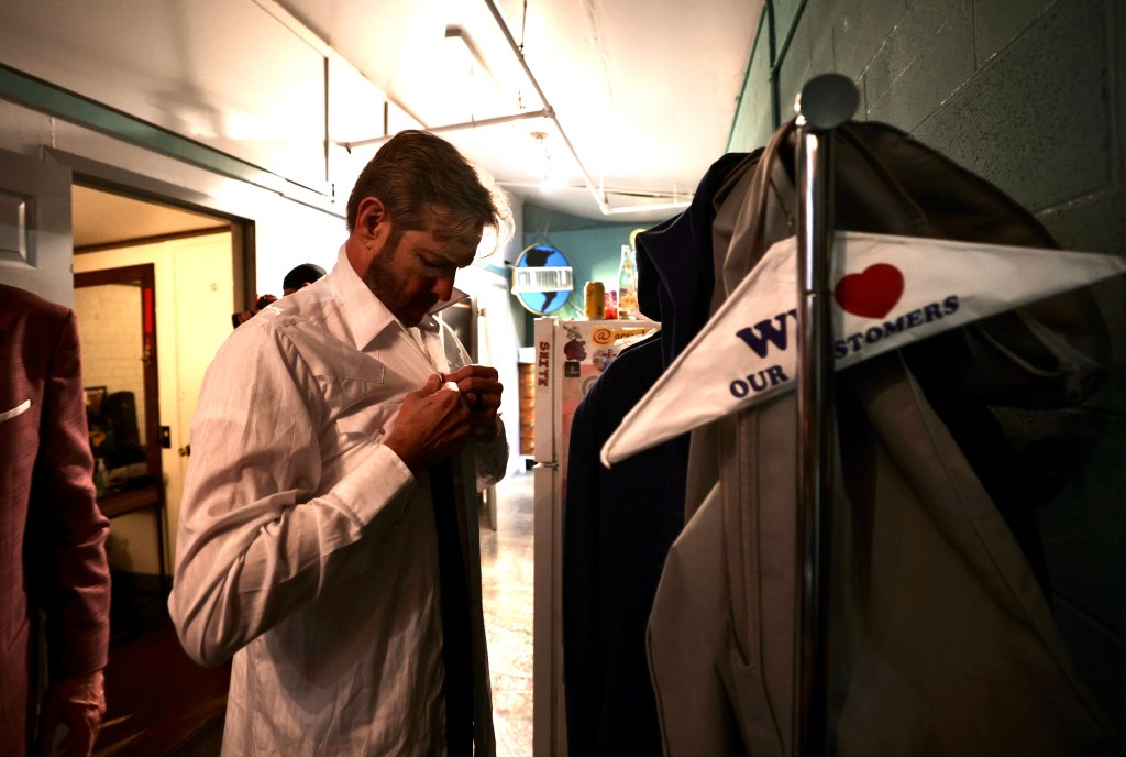 Hagfish getting ready