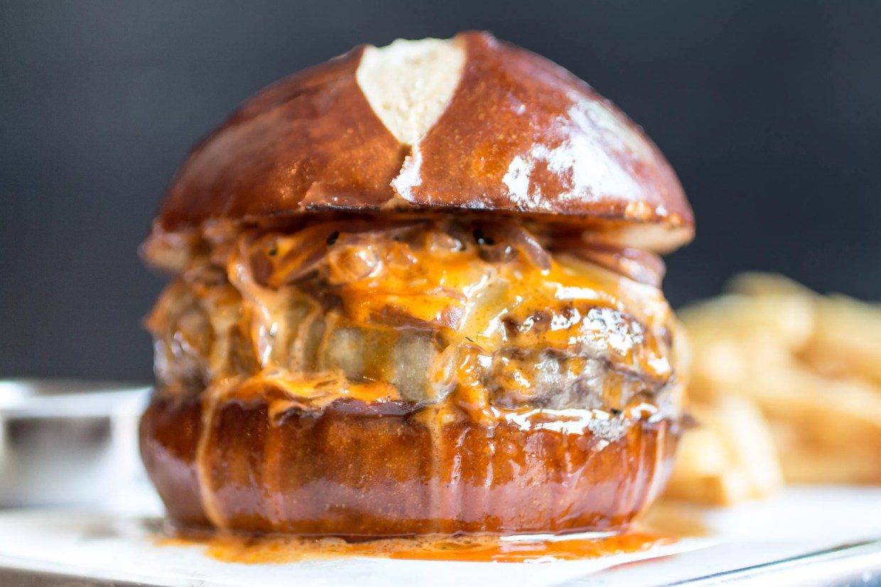 Cane Rosso Is Hosting a Pop-Up Burger and Fried Chicken Sandwich Dinner You Won’t Want to Miss