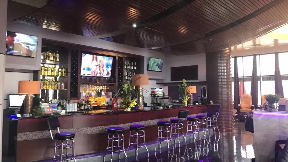 A New Nail Salon in Denton Will Offer You More Than a Glass of Wine — It’s Got a Full Bar