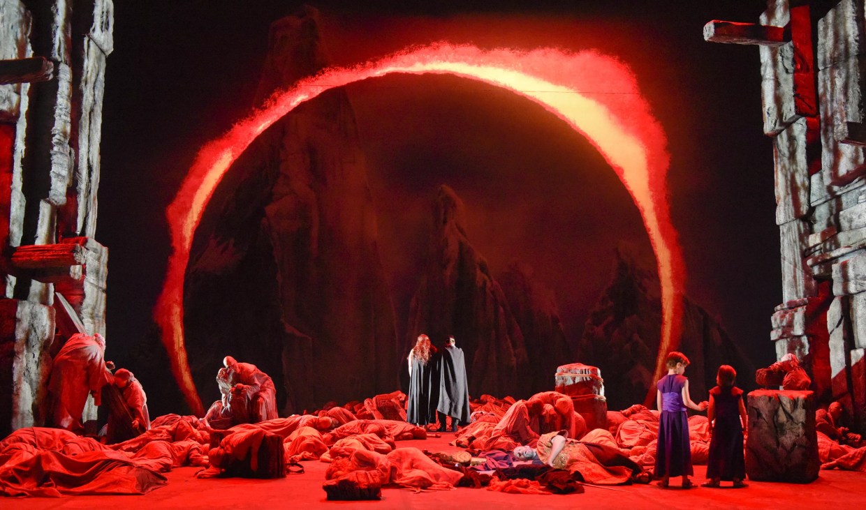 Dallas Opera’s Season Comes to a Triumphant End with Story of Love Triangle Set in 50 B.C.