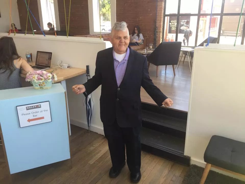 Deep Ellum’s Friendliest Piano Player Back in the Neighborhood After Surgery for Kidney Infection