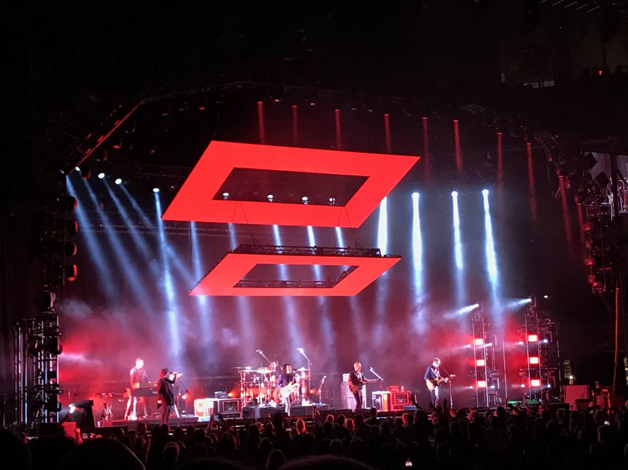 Audience Stares at Phones Throughout Tears for Fears, Then Gives Standing Ovation