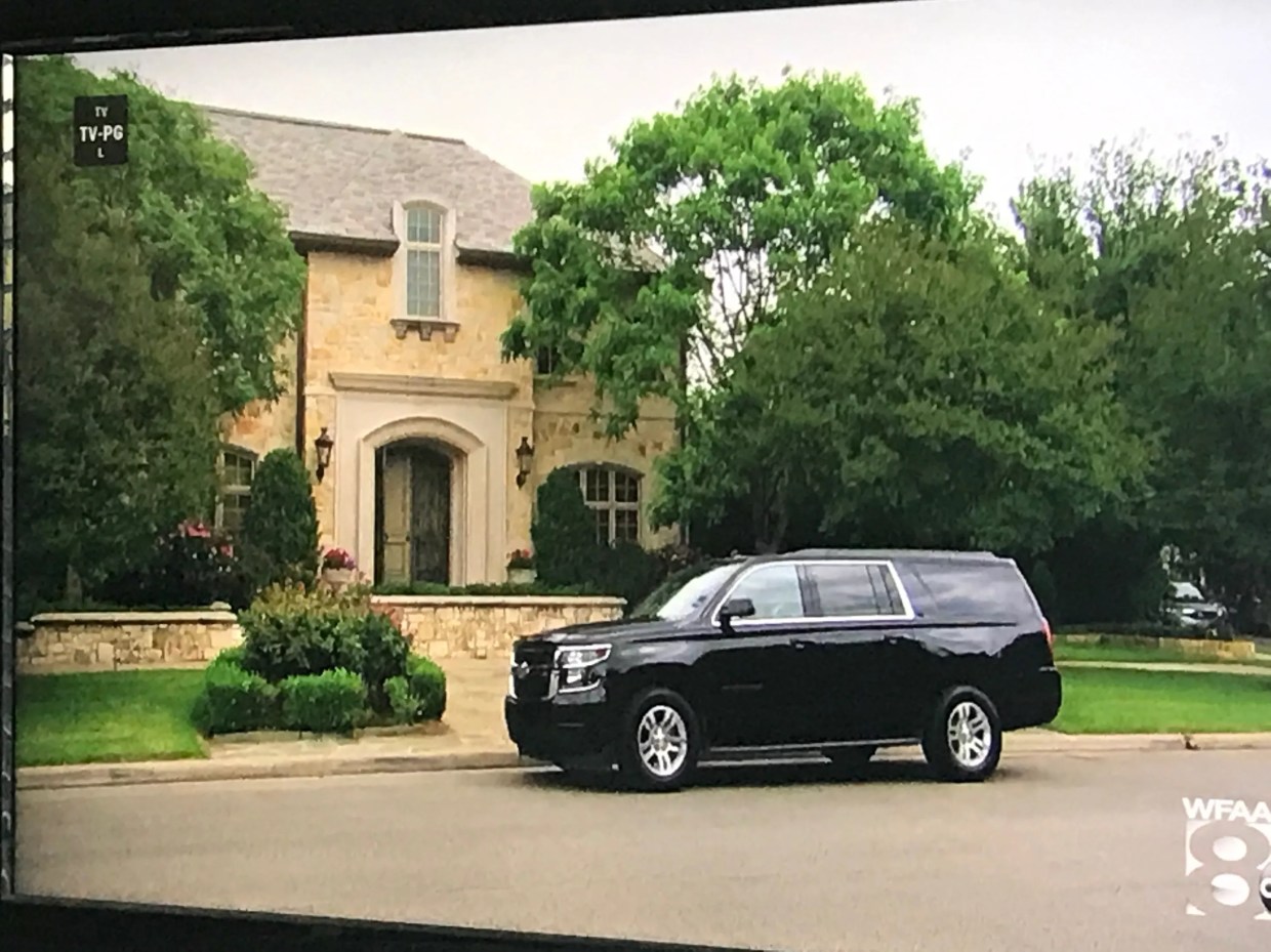 Bachelorette Brings Suitors to Her Parents’ Dallas ‘Home,’ Where They Don’t Live