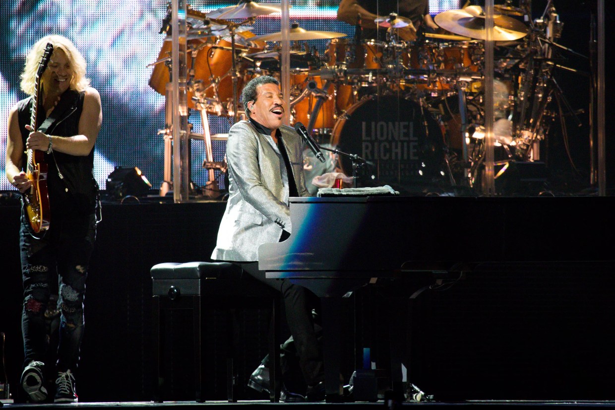 Lionel Richie Was the Gregarious Social Chair to Mariah Carey’s Wet Blanket at AAC