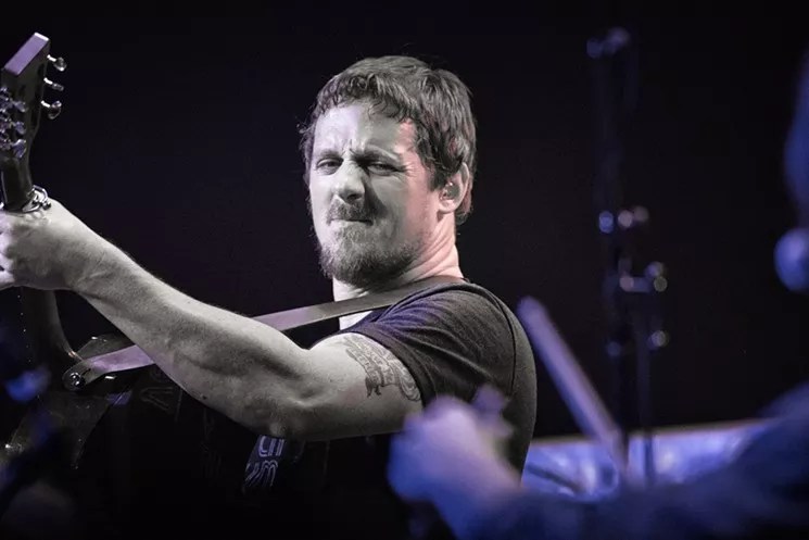 Sturgill Simpson Shows Off Guitar Prowess During Flawed Dallas Show