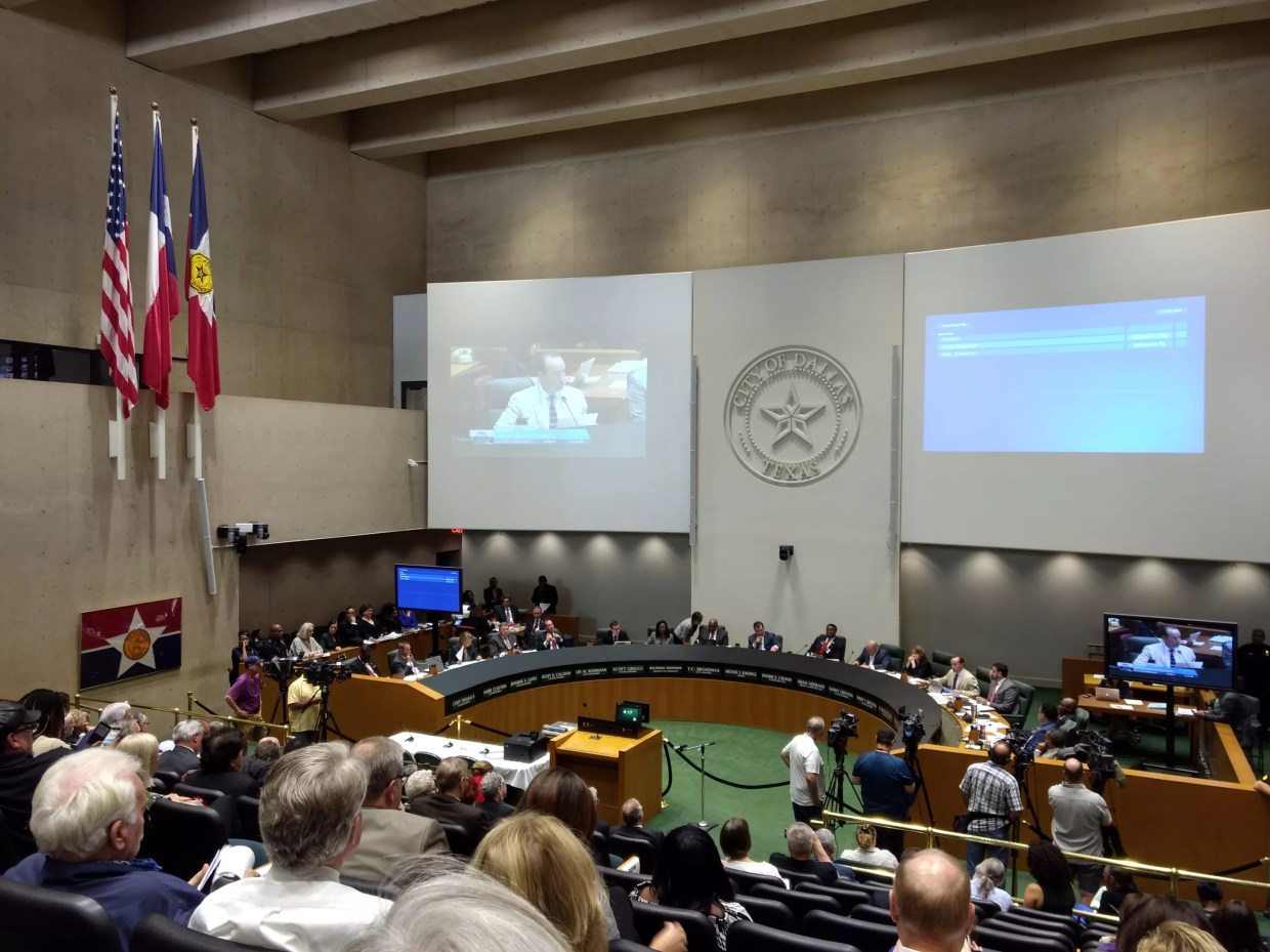 City Bent Contract Rules to Remove Lee Statue From Park