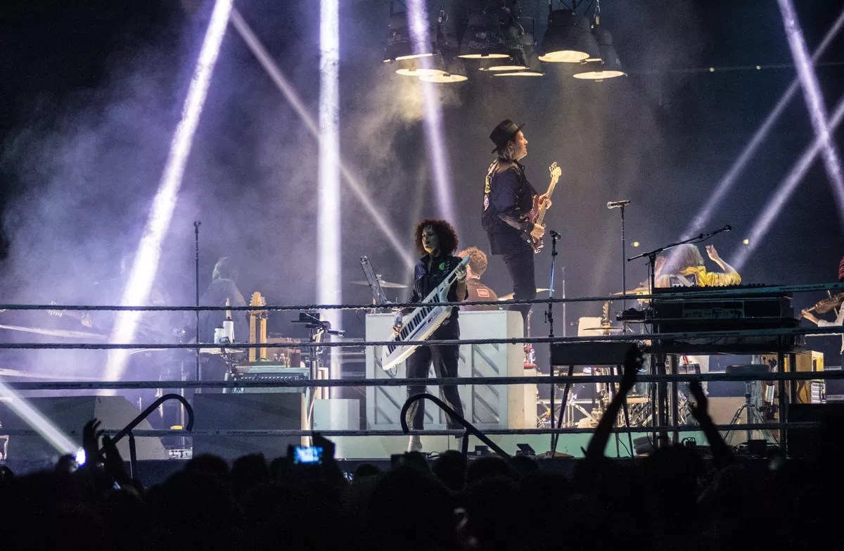 Arcade Fire Did Its Best to Fight Its Way Into the Mainstream at Arena Show