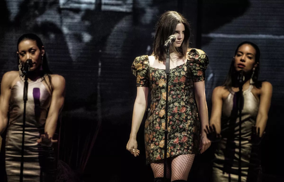 Review: Lana Del Rey Brings A Touch of Sunny Southern California to AAC
