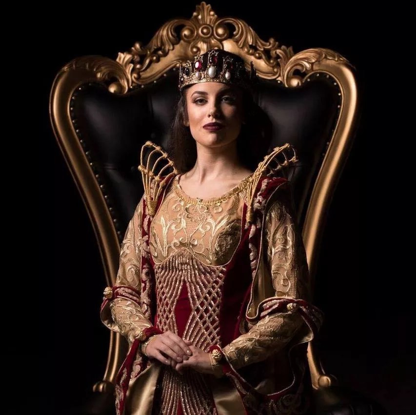 Medieval Times Puts a Queen on the Throne, But the Men Still Rule