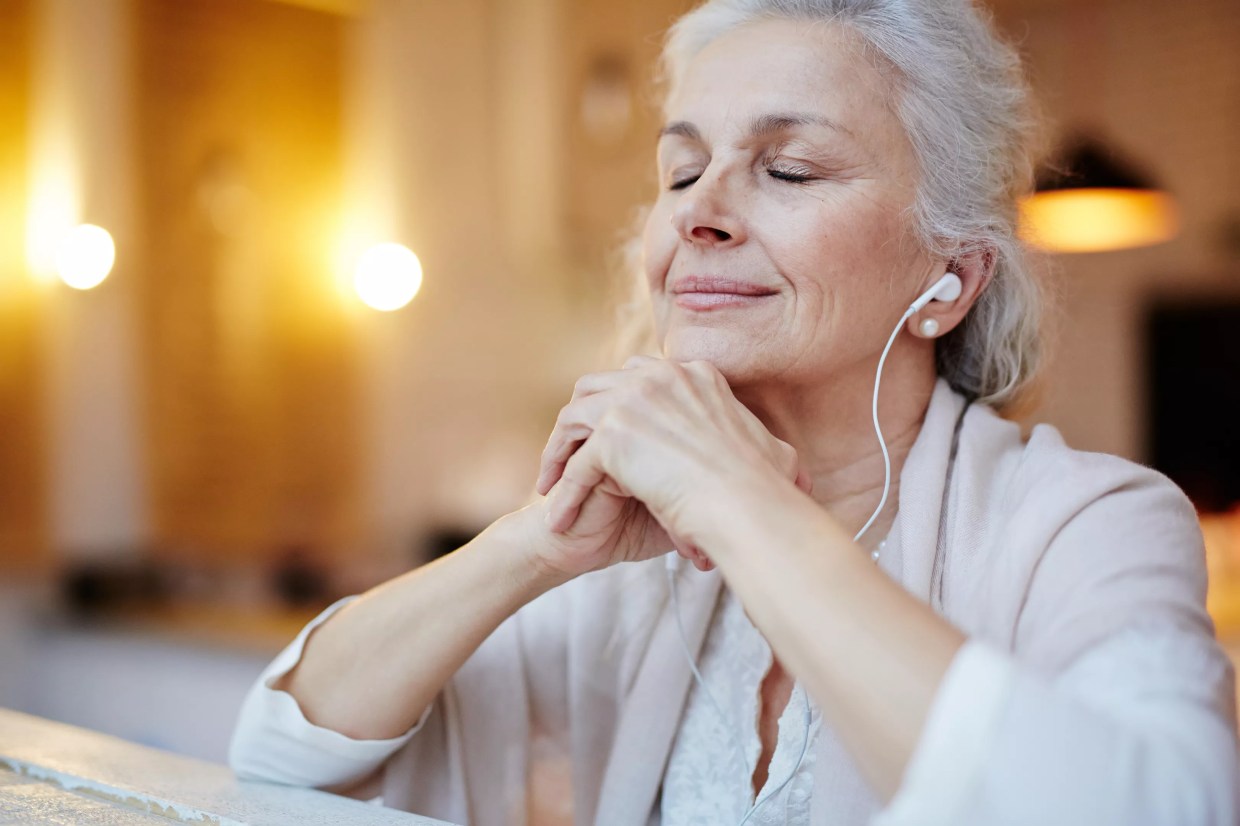 Assisted Living Residents With Dementia Crave Companionship, Not Just iPods