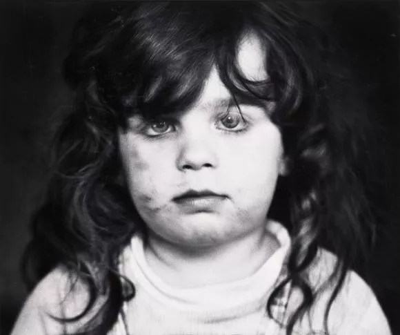 Dave Heath’s Photo Exhibit Finds Beauty in Darkness