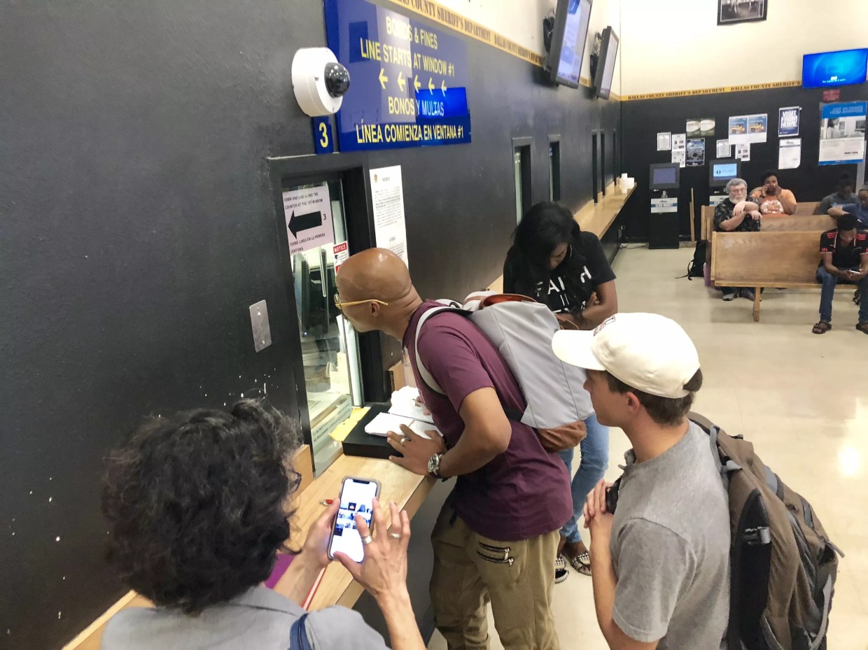 Volunteers Endure Long Hours Posting Bail for Those Who Can’t Afford It