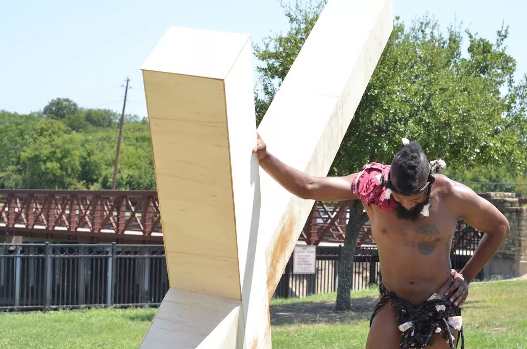 Performance Artist Ventures 10 Miles Through Dallas For His Presentation “Sweet Jesus”