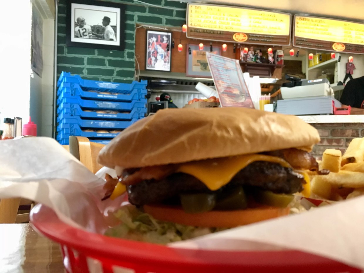 The Timeless Comfort of Richardson’s 61-Year-Old Del’s Charcoal Burgers