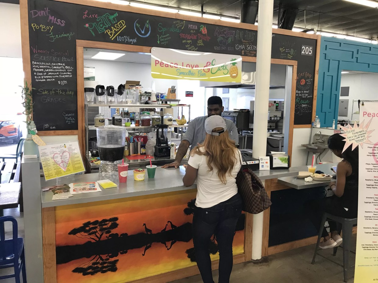 Peace, Love & Eatz Brings Vegan Tacos and Smoothie Bowls to DeSoto