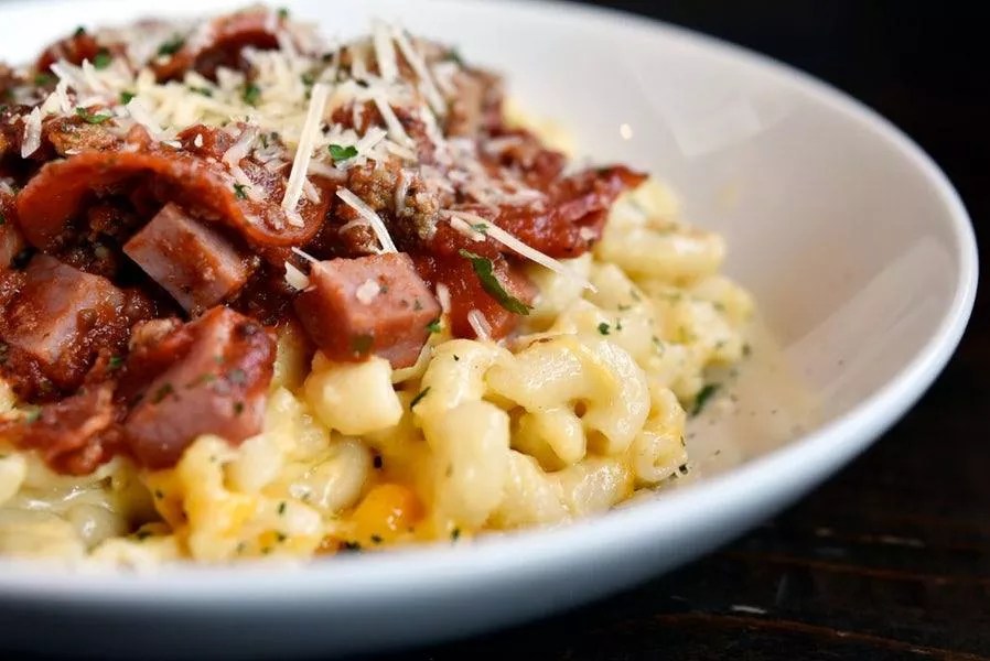 Stonedeck Pizza Pub Launches a Deep Ellum Mac and Cheese Crawl
