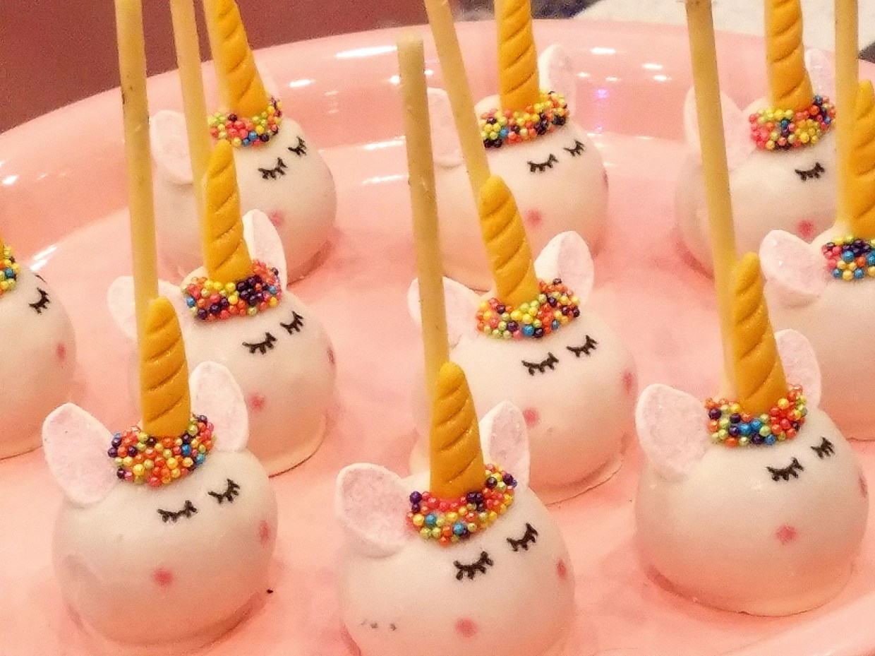Unicorn Fans Wait In Line for Hours at Deep Ellum’s New Magical Dessert Bar