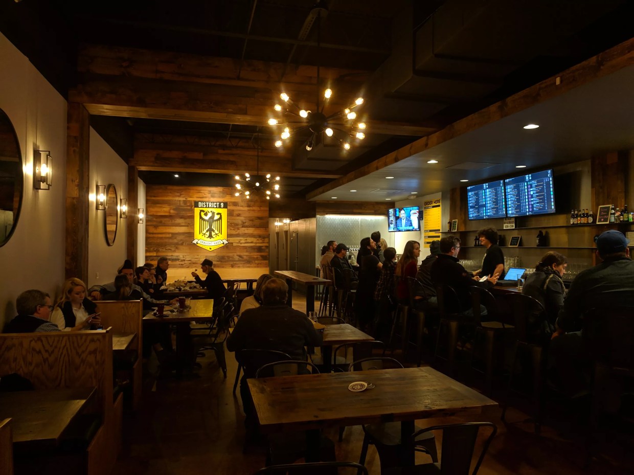 A New Lake Highlands Bar Offers Growler Fills and Perfect Pretzels