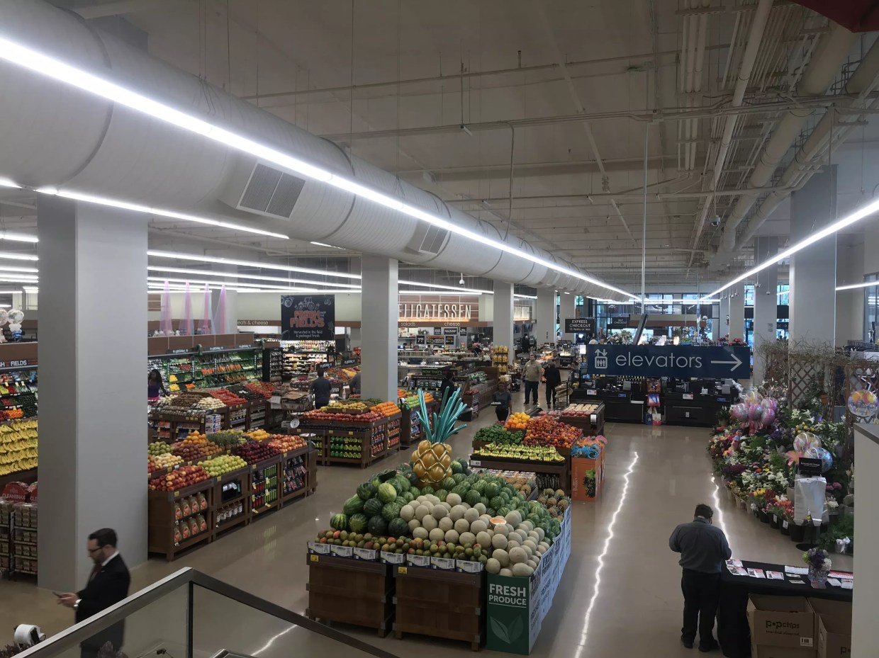 Tom Thumb Opens In Uptown With a Bar and the Ability to Drink While Grocery Shopping