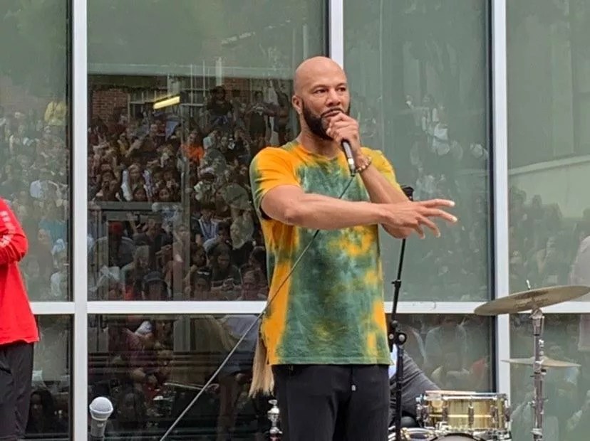 Erykah Badu and Common Pay a Motivational Visit to a Dallas Arts High School
