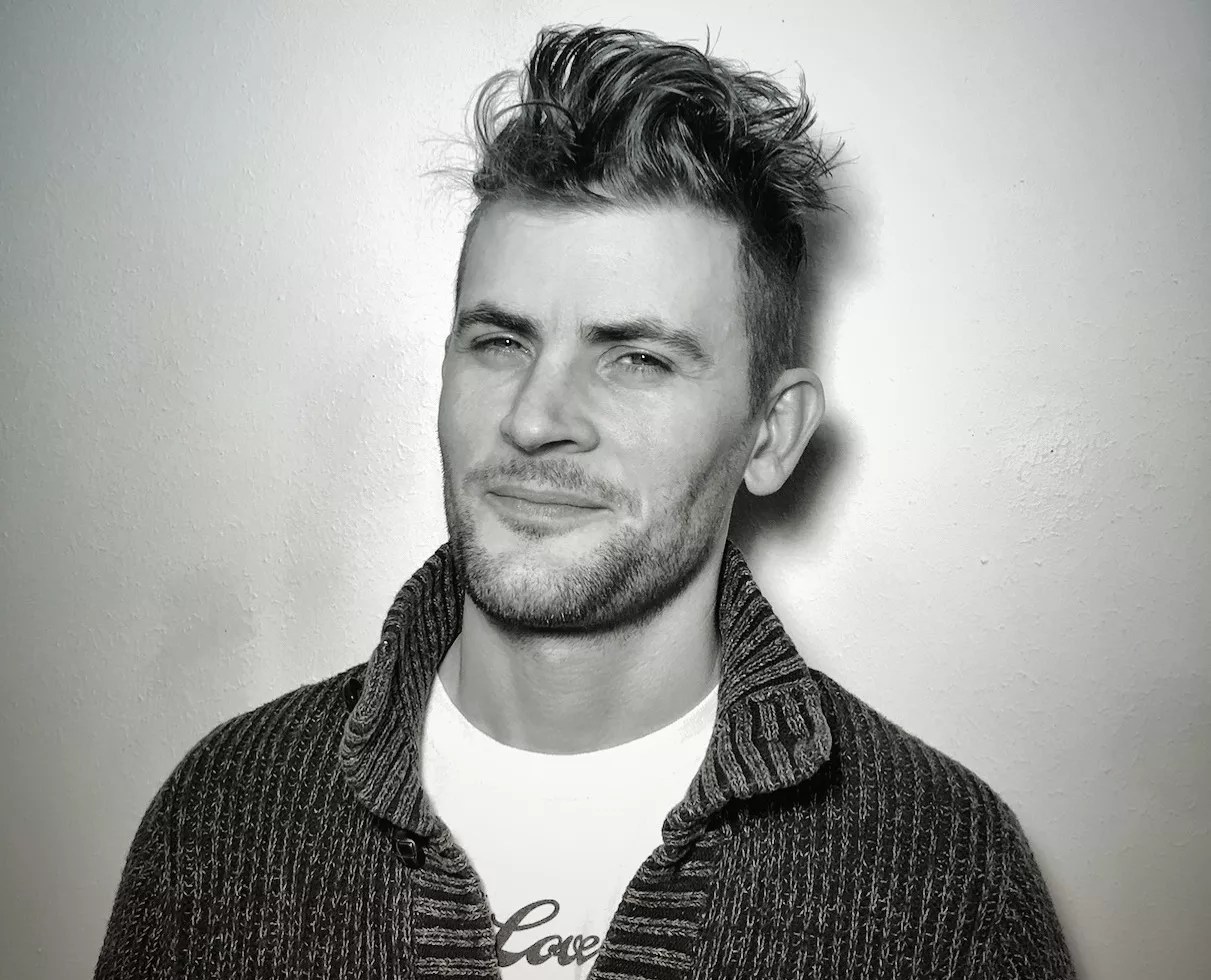 Songwriter Turned Sports Writer Levi Weaver Will Play His Last Show to Benefit Refugees in Texas