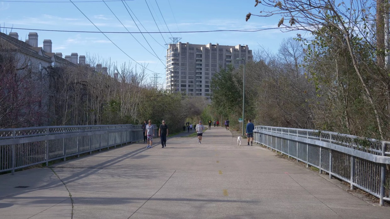 Dallas Restricts Use of Katy Trail To Ease Congestion