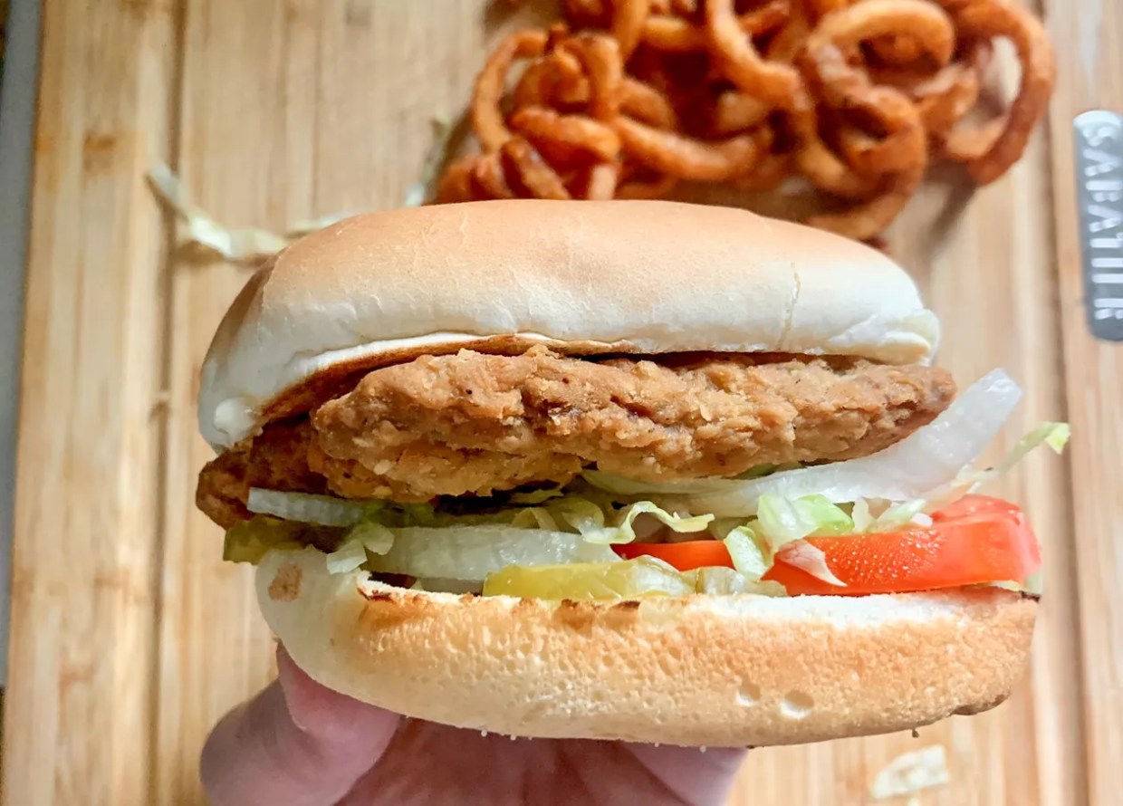 Good to Go: The Chicken-Fried Steak Sandwich at Porky’s Is a Hidden Gem