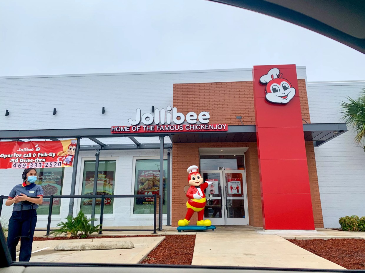 First Look: Jollibee’s Long Lines Require Patience, but the Payoff Satisfies