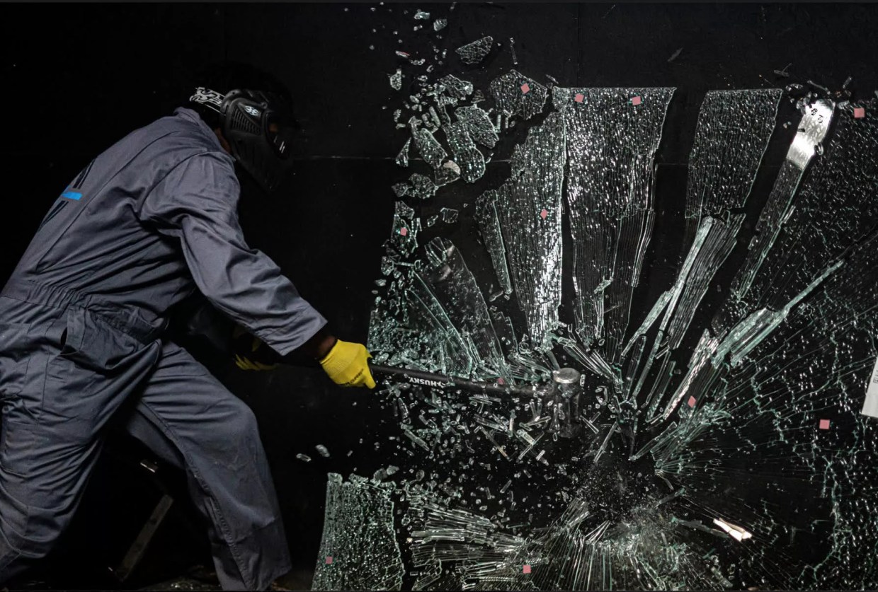 The Endorphin Factory Lets You Pursue Happiness by Demolishing Rooms