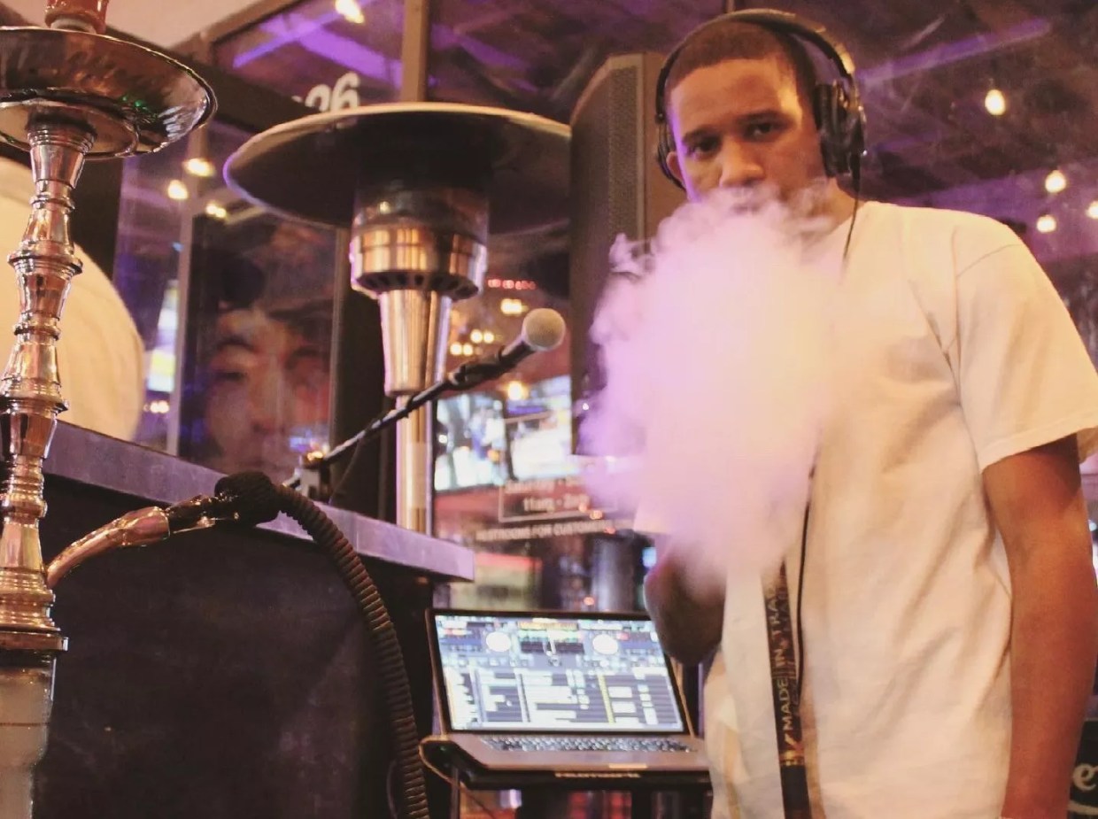 DJ Master Jeffrey Hosts ‘Successful Sunday’ for Young Professionals Looking to Network