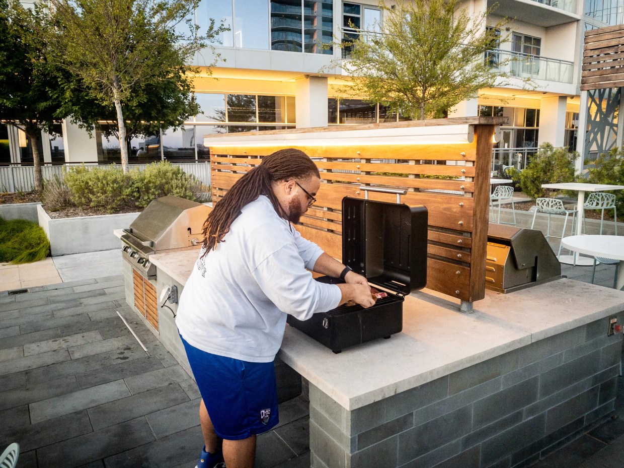 Meet Chef Hoppie: Dak, Zeke, CeeDee, Diggs and Coop’s Personal Chef