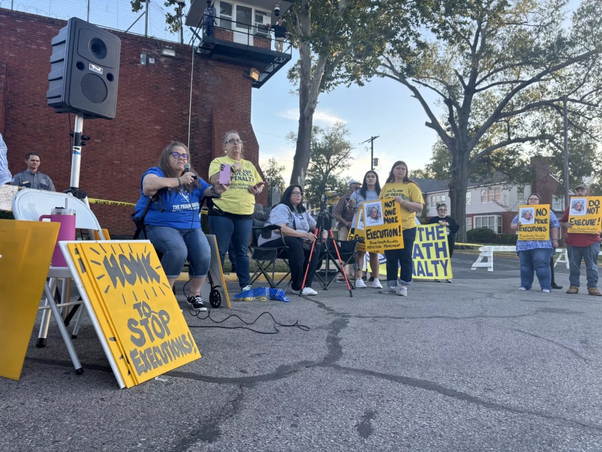 A group of death penalty protesters wait to hear the latest news in Robert Roberson’s case on Oct. 17, 2024.