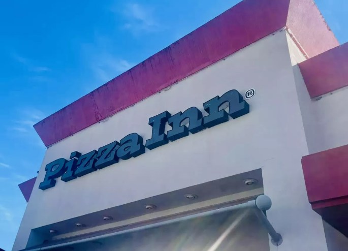 exterior of Pizza Inn Dallas