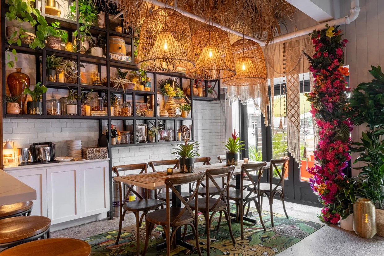 We Got a Text: These Dallas Bars Are All In on <i>Love Island USA</i>